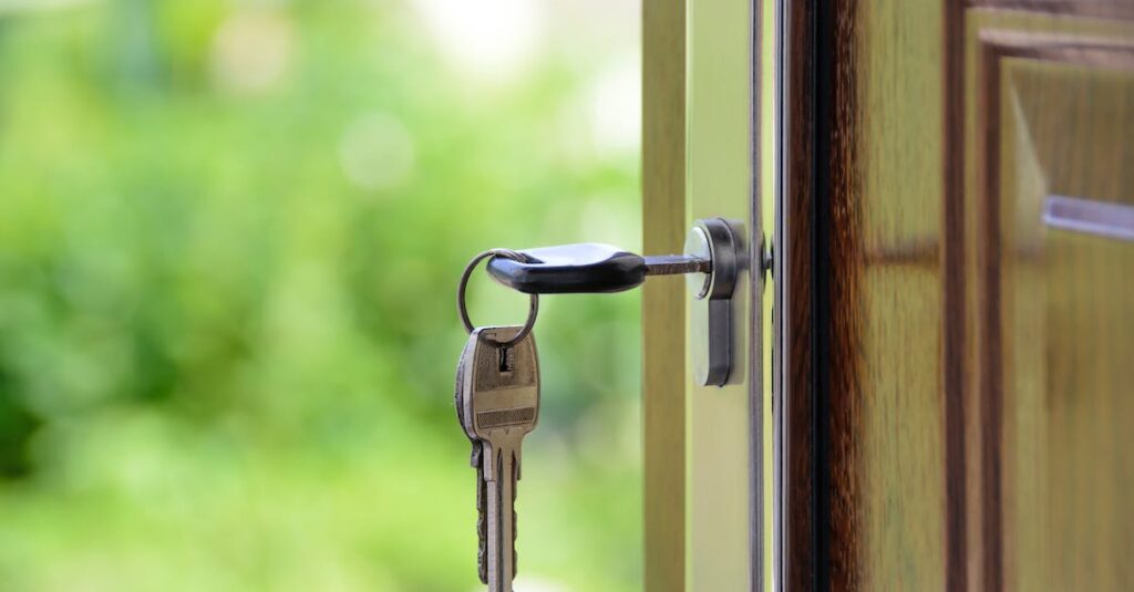 Renter's Guide to Apartment Complex Security: Assessing Safety Measures